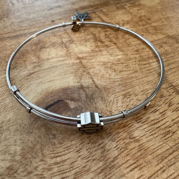 Harley-Davidson Flag Star Charm Legend Bangle Bracelet - Picture 3 of 5
